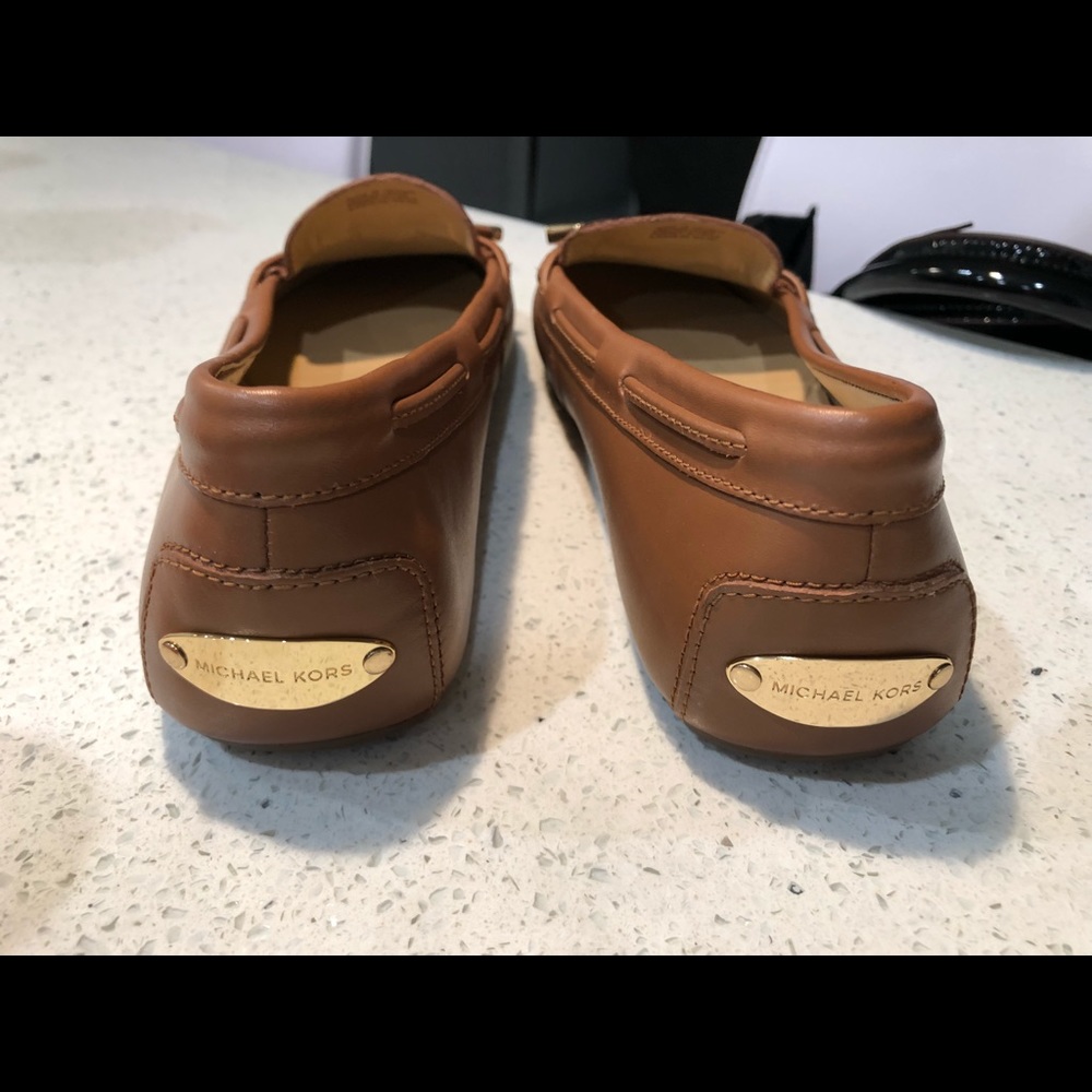 Michael Kors MK DAISY Luggage Leather Moc Loafers - Picture 3 of 4